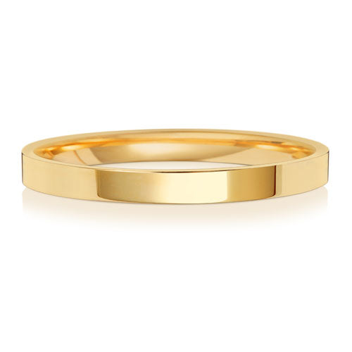Flat Court Wedding Band 2mm in yellow gold, lying flat