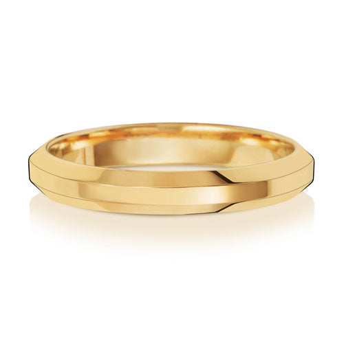 Bevelled Edge Wedding Band 3mm in yellow gold, lying flat