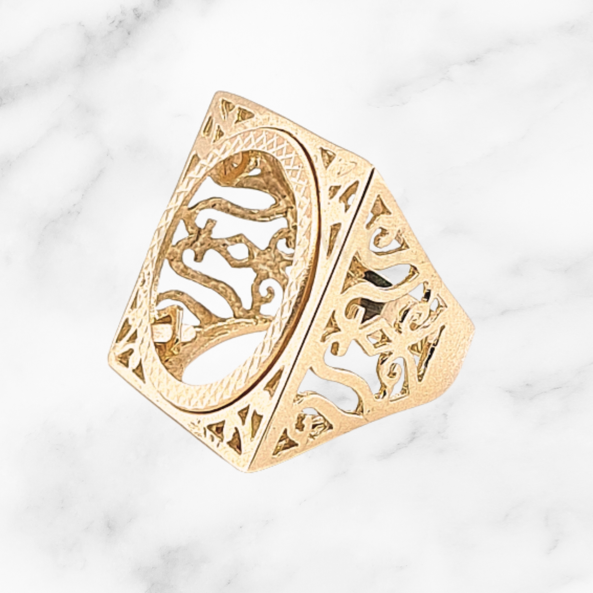 9ct Sovereign Square Mount Ring