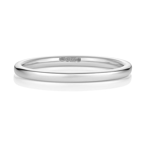 Soft Court Wedding Band 1.7mm in white gold, lying flat